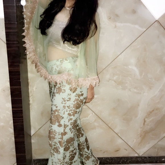 Cape and trouser set - Picture 2 of 3